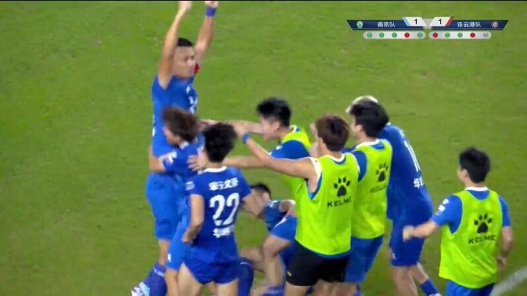 61355人再破上座纪录！南京点球大战淘汰连云港进四强